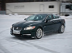 Jaguar выпустил авто на голый лед