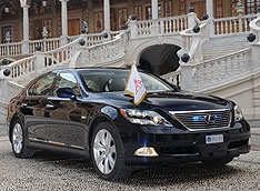 Lexus предоставит LS 600h для свадьбы князя