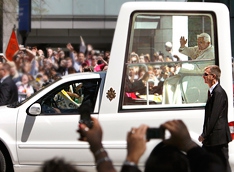 Папа Римский поедет на гибридном Mercedes