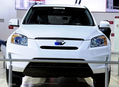 Электрическую RAV4 будут продавать всем