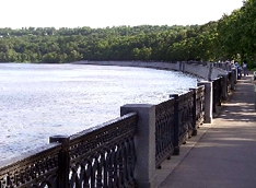 Московские парковки осваивают водную гладь