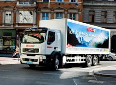 Volvo передала клиентам первый гибридный грузовик