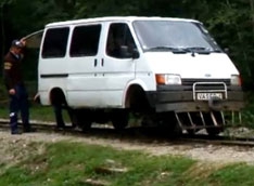 Румынский Ford Transit ездит по рельсам