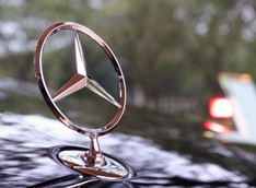 Автомобили Mercedes подорожают в 2012 году