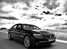 BMW размышляет о M7