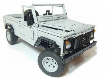 Lego Land Rover Defender: мал да удал
