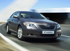 Дефорсированная Toyota Camry получила рублевый ценник