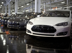 Tesla готовит конкурента Nissan Leaf