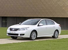 Mitsubishi намерен продавать Renault Latitude