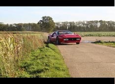 Откровенная эротика с участием Ferrari 288 GTO