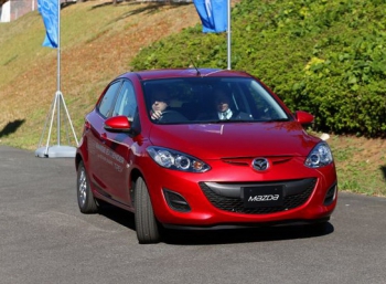 Mazda тестирует роторные моторы на электрокаре Mazda2