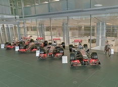 McLaren приглашает гостей через Google Street View