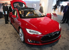 Tesla Model S продают в Китае без имени и цены