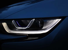 BMW i8 - первый серийный автомобиль с лазерными фарами