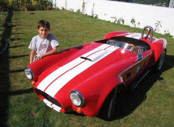 Лучший отец в мире собрал мини Shelby Cobra для сына