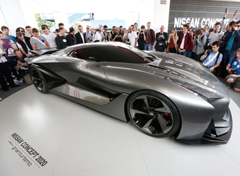 Компания Nissan представила публике свой новый суперкар