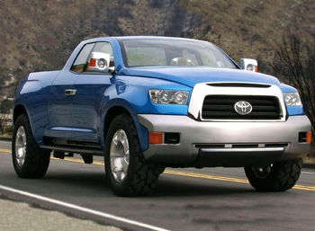 Новый пикап Toyota Hilux появится в 2015 году