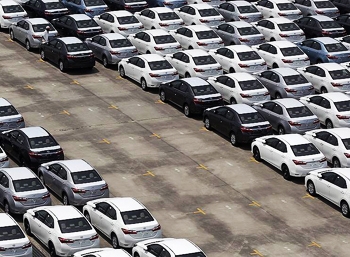 Авторынок России продолжает падать