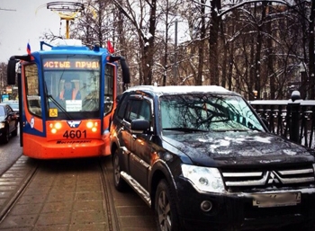 Автовладельцы оплатили 4 млн рублей за создание помех трамваям 