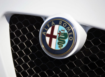 Новая Alfa Romeo 6C поохотится за Jaguar F-Type