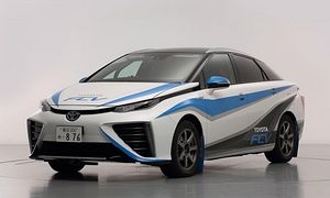 Toyota построила водородный седан для участия в ралли