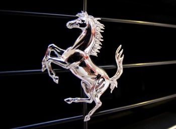 Компания Ferrari показала тизеры загадочной модели