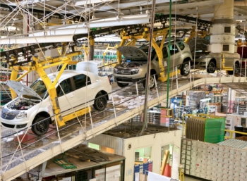 Renault сократит расходы и объем производства в России