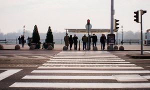 В Москве на пешеходных переходах появятся виброполосы