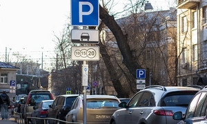 В центре Москвы 25 улиц могут войти в зону платной парковки