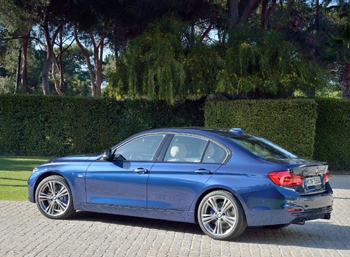 BMW назвала цены на обновленную 3-Series