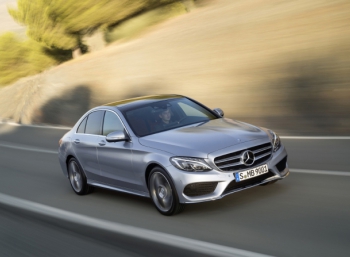 Mercedes-Benz начинает продажи новой полноприводной версии седана C-Class