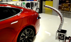 Tesla разработала роботизированную зарядку-змею для электрокаров