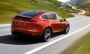 Tesla Model S и Model X получили функцию автопилота