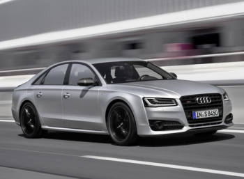 Audi объявил цены на новый заряженный седан Audi S8 plus