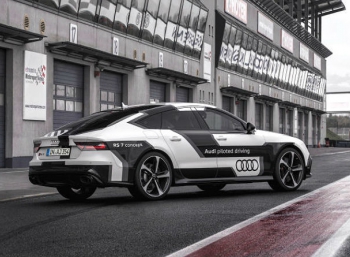 Автопилот Audi научился человеческому поведению