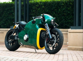Владение одним из 100 мотоциклов Lotus обходится недешево