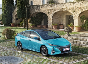 Начинается европейская экспансия розеточной Toyota Prius