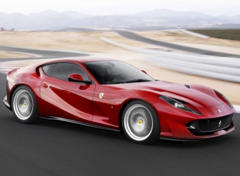 Ferrari 812 Superfast действительно "суперфаст" на видео