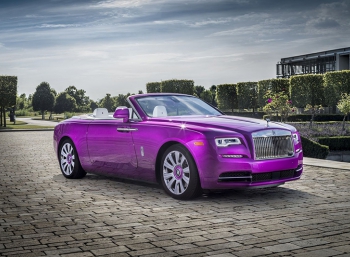 Магнат Майкл Фукс заказал Rolls-Royce цвета фуксии 