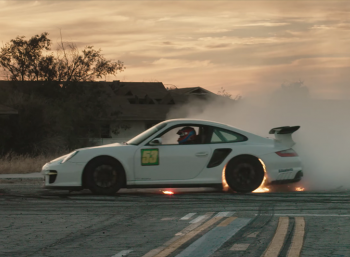 Дикий Porsche отдает дань уважения видеоигре