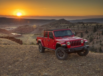 Новый Jeep Gladiator врывается в популярный сегмент среднеразмерных пикапов