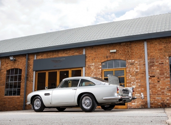 Настоящий Aston Martin DB5 Джеймса Бонда уйдет с аукциона