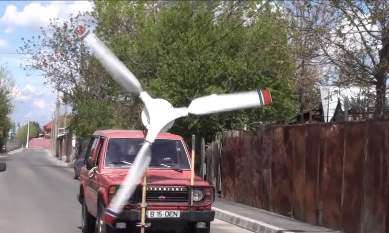 Румынский Mitsubishi Pajero с ветряной турбиной