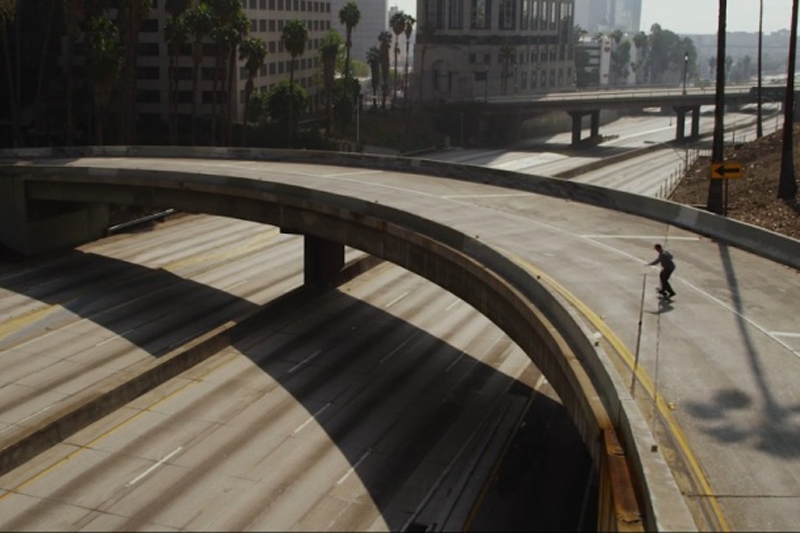 Как выглядит катание на скейте по пустынному Лос-Анджелесу