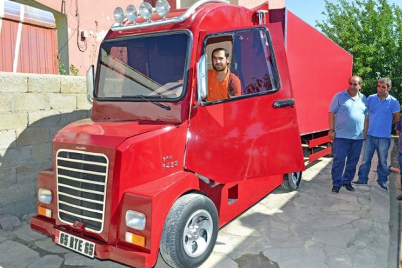 Турецкий энтузиаст построил собственный грузовик из металлолома