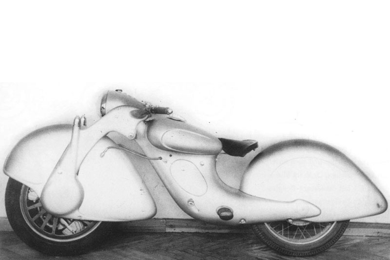 Мотоцикл из 30-х годов, олицетворяющий чудесное будущее