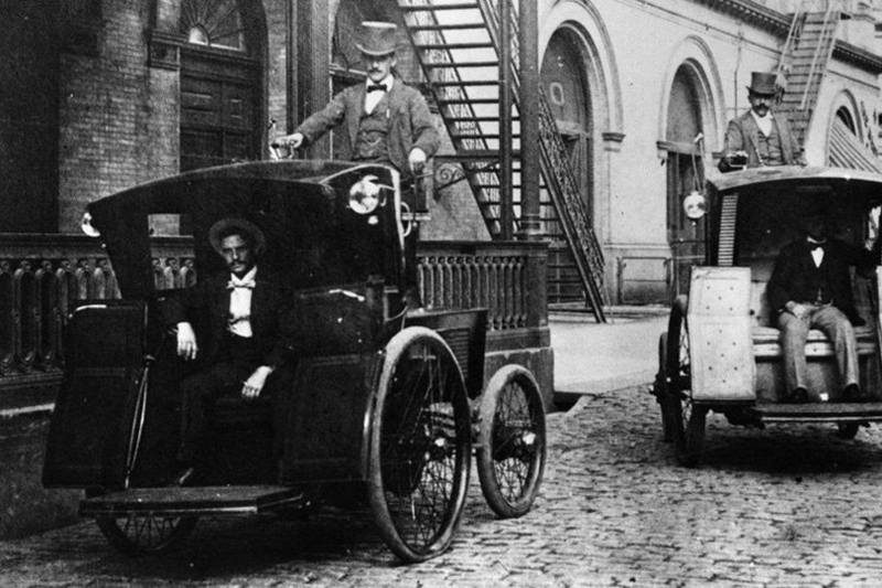 Первый арест за превышение скорости произошел 115 лет назад