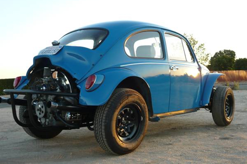 Ухоженный VW Baja Bug пригодится вам в пустыне