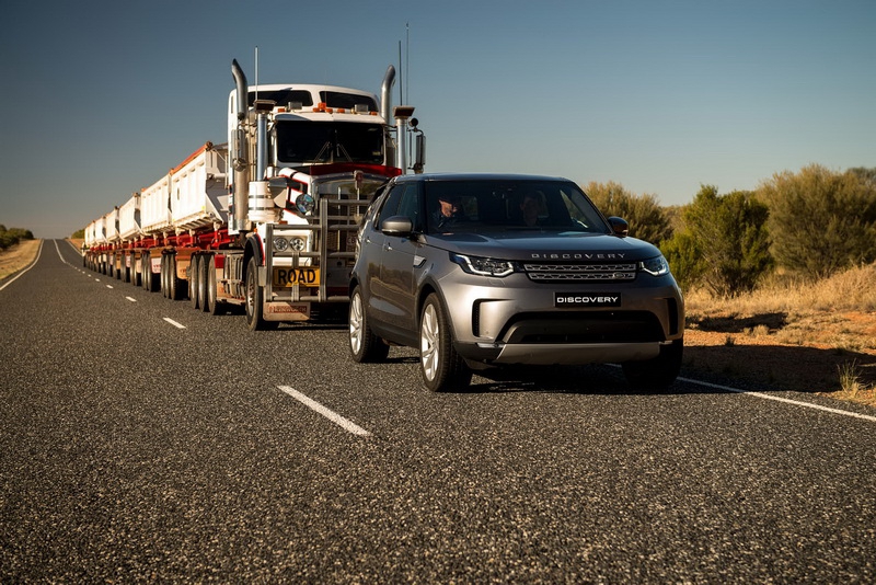 Land Rover Discovery взял на буксир 110-тонный грузовик