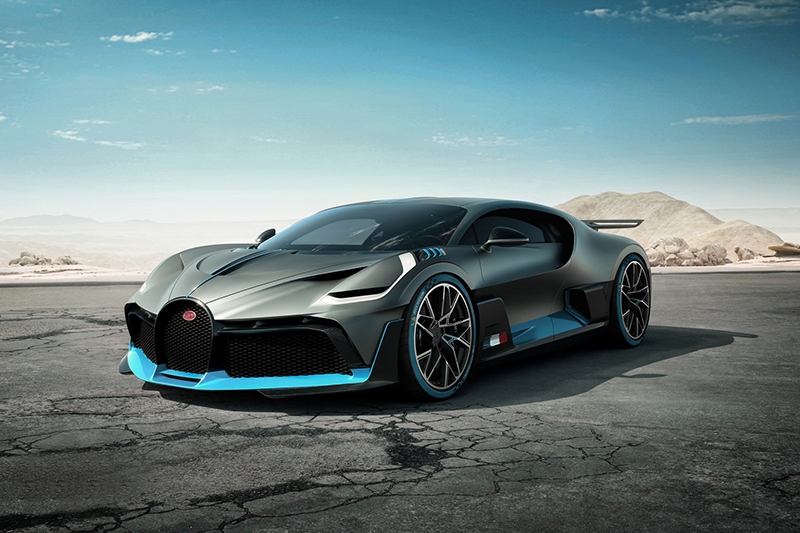 Новый Bugatti Divo создан для поворотов, в то время как Chiron создан для прямых